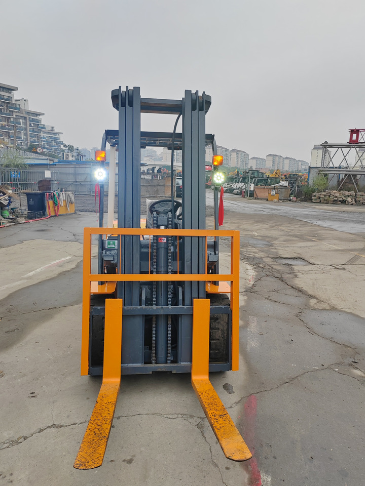 TCM FGZN30 - Lift u obliku makaza: slika 3 TCM FGZN30 - Lift u obliku makaza: slika 3