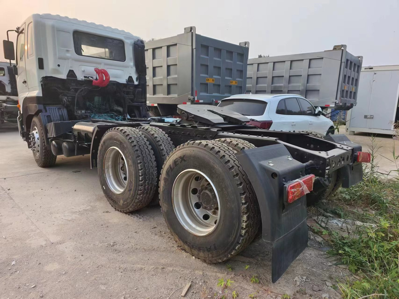 HINO HINO 700 - Tegljač: slika 1 HINO HINO 700 - Tegljač: slika 1