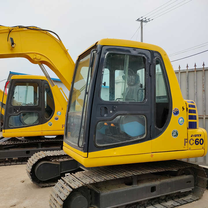 Cheap Used Komatsu PC60-7 Crawler Excavator with High Efficiency Used Heavy Machinery Komatsu P60-7 Digger Cheap for Sale - Bager guseničar: slika 1 Cheap Used Komatsu PC60-7 Crawler Excavator with High Efficiency Used Heavy Machinery Komatsu P60-7 Digger Cheap for Sale - Bager guseničar: slika 1