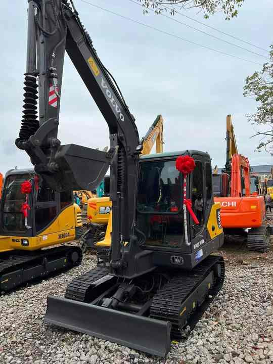 China Brand Used Volvo EC60D Mini Excavator 6ton Crawler Earth Digger Machine for Sale - Bager guseničar: slika 2 China Brand Used Volvo EC60D Mini Excavator 6ton Crawler Earth Digger Machine for Sale - Bager guseničar: slika 2