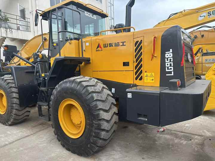 China Famous Brand SDLG Used SDLG 958L Wheel Loader Running Working Condition Low Price for Sale - Utovarivač točkaš: slika 4 China Famous Brand SDLG Used SDLG 958L Wheel Loader Running Working Condition Low Price for Sale - Utovarivač točkaš: slika 4