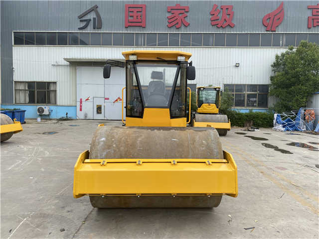 China Made Small Size Road Roller , Brand New Roller , New Compactor Machines - Valjak za puteve: slika 2 China Made Small Size Road Roller , Brand New Roller , New Compactor Machines - Valjak za puteve: slika 2