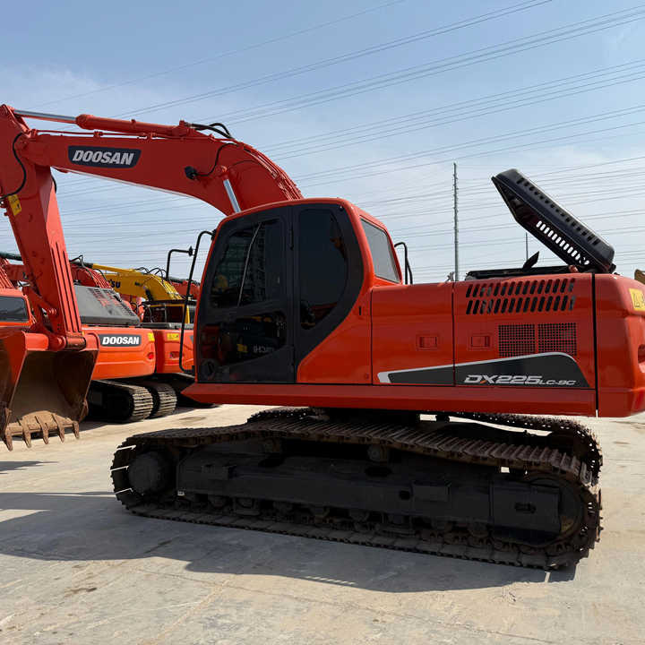 Heavy-Duty Doosan DX225LC-9C Excavator for Mining & Construction - Well-Maintained, Warranty Included - Bager guseničar: slika 1 Heavy-Duty Doosan DX225LC-9C Excavator for Mining & Construction - Well-Maintained, Warranty Included - Bager guseničar: slika 1