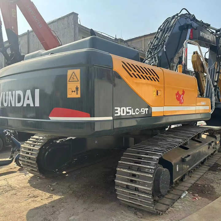 Heavy-Duty Hyundai 305 Excavator for Mining & Construction - Well-Maintained, Warranty Included - Bager guseničar: slika 1 Heavy-Duty Hyundai 305 Excavator for Mining & Construction - Well-Maintained, Warranty Included - Bager guseničar: slika 1
