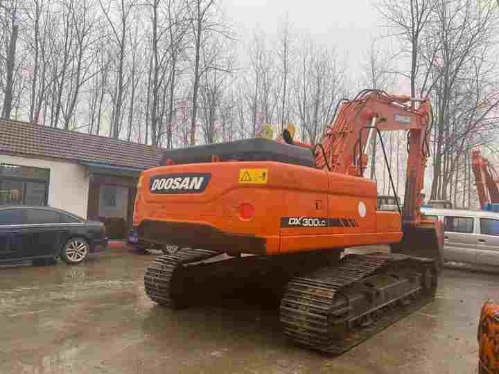 High Quality Doosan Big Size Excavator , Doosan 30ton Dx300lc Digging Machine , Doosan Excavator for Sale - Bager: slika 3 High Quality Doosan Big Size Excavator , Doosan 30ton Dx300lc Digging Machine , Doosan Excavator for Sale - Bager: slika 3