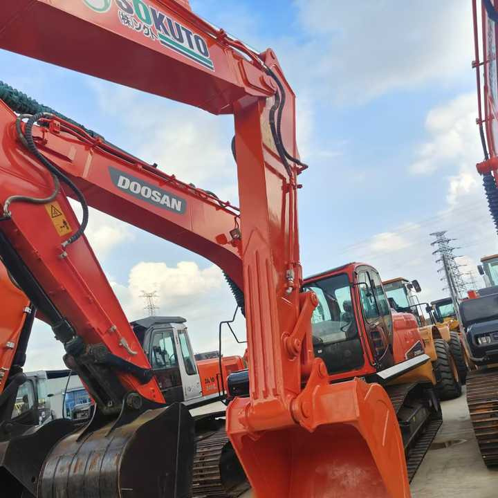 Hitachi Brand Zx210 Crawler Excavator 21tons Digger for Sale Used Hitachi Zx200 210 350 Excavator in Stock on Sale - Bager: slika 2 Hitachi Brand Zx210 Crawler Excavator 21tons Digger for Sale Used Hitachi Zx200 210 350 Excavator in Stock on Sale - Bager: slika 2