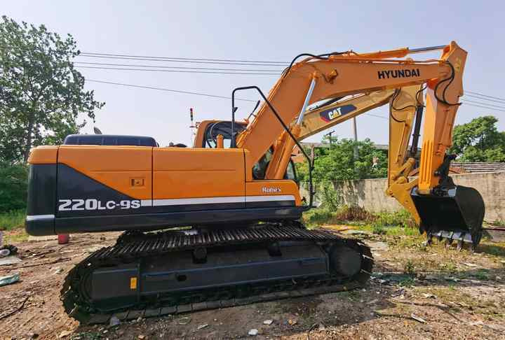 Hyundai Digger 220lc-9s Second Hand Korea Made High Performance Machine Hyundai Excavator for Sale - Bager guseničar: slika 3 Hyundai Digger 220lc-9s Second Hand Korea Made High Performance Machine Hyundai Excavator for Sale - Bager guseničar: slika 3