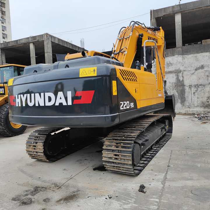 Hyundai Digger 220lc-9s Second Hand Korea Made High Performance Machine Hyundai Excavator for Sale - Bager guseničar: slika 5 Hyundai Digger 220lc-9s Second Hand Korea Made High Performance Machine Hyundai Excavator for Sale - Bager guseničar: slika 5
