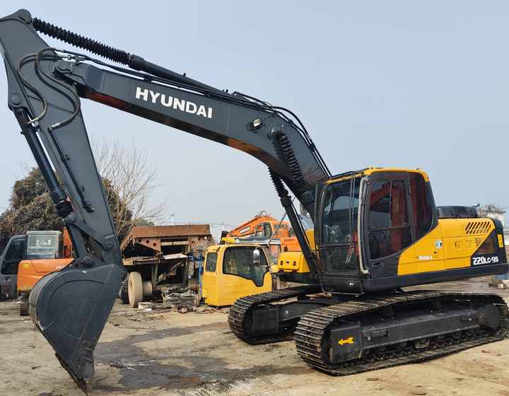 Hyundai Digger 220lc-9s Second Hand Korea Made High Performance Machine Hyundai Excavator for Sale - Bager guseničar: slika 4 Hyundai Digger 220lc-9s Second Hand Korea Made High Performance Machine Hyundai Excavator for Sale - Bager guseničar: slika 4