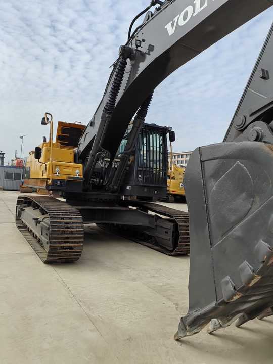 Large Excavator volvo Ec480 with Good Condition for Sale Used volvo Brand Ec210 240 290 380 480 Excavator for Sale - Bager: slika 5 Large Excavator volvo Ec480 with Good Condition for Sale Used volvo Brand Ec210 240 290 380 480 Excavator for Sale - Bager: slika 5