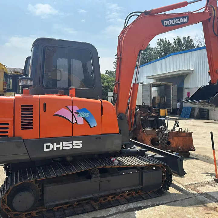 Low Shipping Used Excavator Doosan DH55 Good Condition with Low Hours - Bager guseničar: slika 1 Low Shipping Used Excavator Doosan DH55 Good Condition with Low Hours - Bager guseničar: slika 1