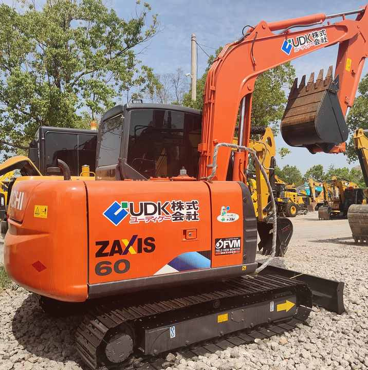Original Japan Hitachi ZX60 Excavator Hitachi Excavator in Low Price for Hot Sale - Bager guseničar: slika 1 Original Japan Hitachi ZX60 Excavator Hitachi Excavator in Low Price for Hot Sale - Bager guseničar: slika 1