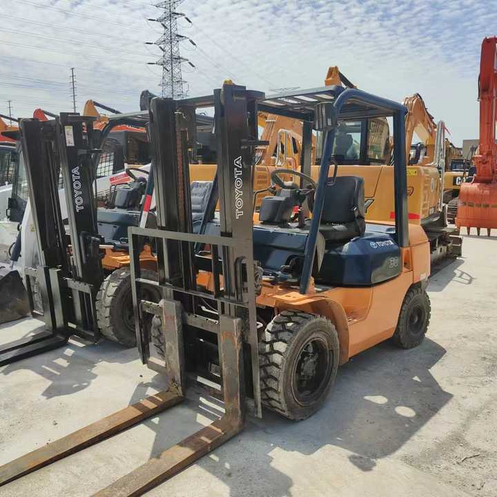 Secod Hand Japanese Brand Toyota 30 Forklift Mini 3 Ton Forklift with Good Performance and Less Working Time for Sale - Viljuškar: slika 4 Secod Hand Japanese Brand Toyota 30 Forklift Mini 3 Ton Forklift with Good Performance and Less Working Time for Sale - Viljuškar: slika 4