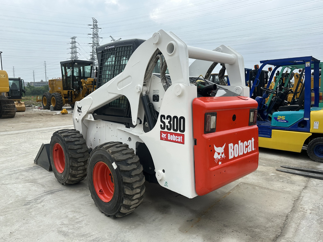 Second hand Hot sale skid-steers Bobcat S300 - Mini utovarivač: slika 2 Second hand Hot sale skid-steers Bobcat S300 - Mini utovarivač: slika 2