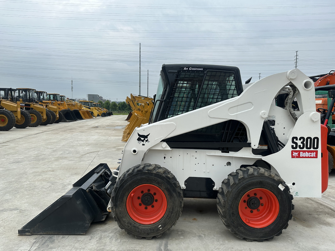 Second hand Hot sale skid-steers Bobcat S300 - Mini utovarivač: slika 5 Second hand Hot sale skid-steers Bobcat S300 - Mini utovarivač: slika 5