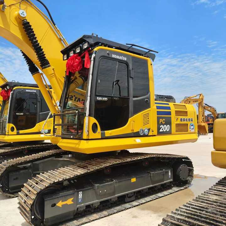 USED komatsu Pc200-8 Excavator with Good Condition for Sale - Bager: slika 2 USED komatsu Pc200-8 Excavator with Good Condition for Sale - Bager: slika 2