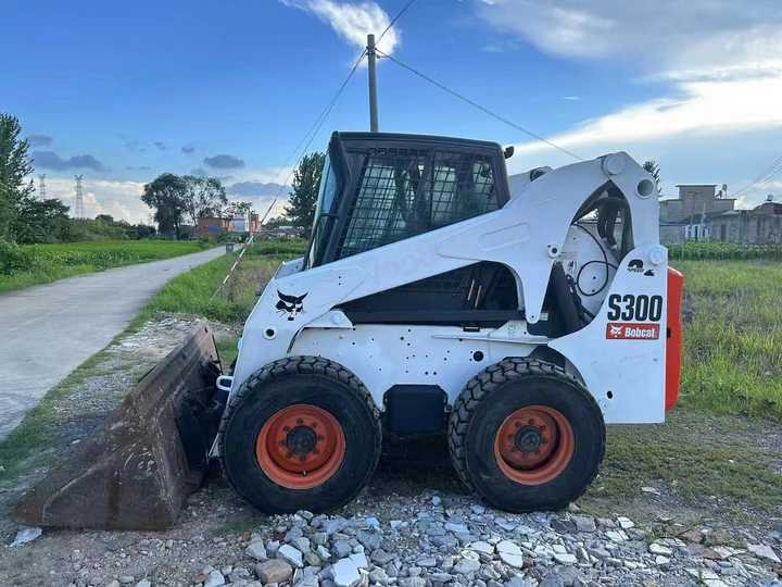 Used Bob Cat Bob Cat S300 Used Mini Skid Steer Wheel Loader Multifunctional Track Loaders Bobcat S300 - Utovarivač točkaš: slika 4 Used Bob Cat Bob Cat S300 Used Mini Skid Steer Wheel Loader Multifunctional Track Loaders Bobcat S300 - Utovarivač točkaš: slika 4