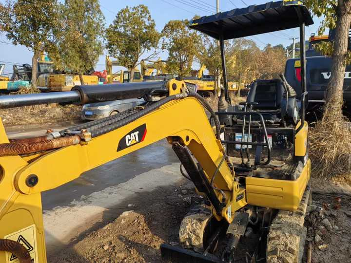 Used Digger CAT 301 Construction Machinery 2 Ton Construction Digger Used CAT 301 Cheap Excavator - Bager guseničar: slika 4 Used Digger CAT 301 Construction Machinery 2 Ton Construction Digger Used CAT 301 Cheap Excavator - Bager guseničar: slika 4