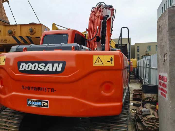 Used Digger DOOSAN DX140 Construction Machinery Construction Digger Used DOOSAN DX140 Cheap Excavator - Bager guseničar: slika 2 Used Digger DOOSAN DX140 Construction Machinery Construction Digger Used DOOSAN DX140 Cheap Excavator - Bager guseničar: slika 2