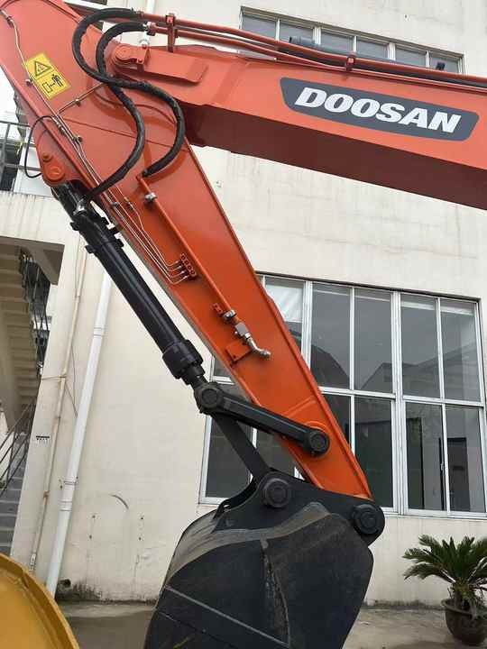 Used Digger DOOSAN DX300 Construction Machinery Construction Digger Used DOOSAN DX300 Cheap Excavator - Bager guseničar: slika 5 Used Digger DOOSAN DX300 Construction Machinery Construction Digger Used DOOSAN DX300 Cheap Excavator - Bager guseničar: slika 5
