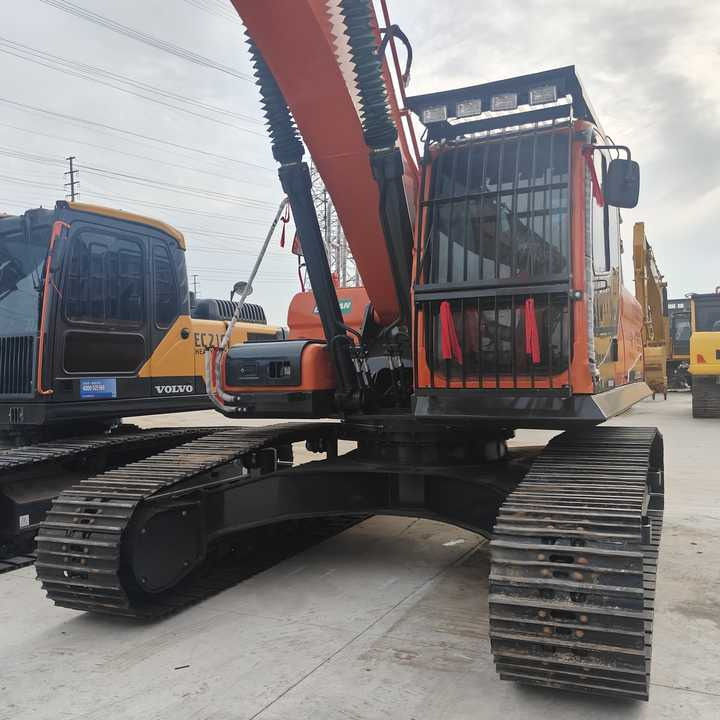 Used Digger DOOSAN DX300 Construction Machinery Construction Digger Used DOOSAN DX300 Cheap Excavator - Bager guseničar: slika 3 Used Digger DOOSAN DX300 Construction Machinery Construction Digger Used DOOSAN DX300 Cheap Excavator - Bager guseničar: slika 3