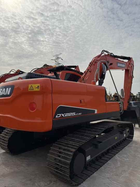 Used Doosan DX225LC-9C Hydraulic Excavator 25 Ton Doosan Dx225 Crawler Excavator with Excellent Performance Low Price for Sale - Bager: slika 3 Used Doosan DX225LC-9C Hydraulic Excavator 25 Ton Doosan Dx225 Crawler Excavator with Excellent Performance Low Price for Sale - Bager: slika 3