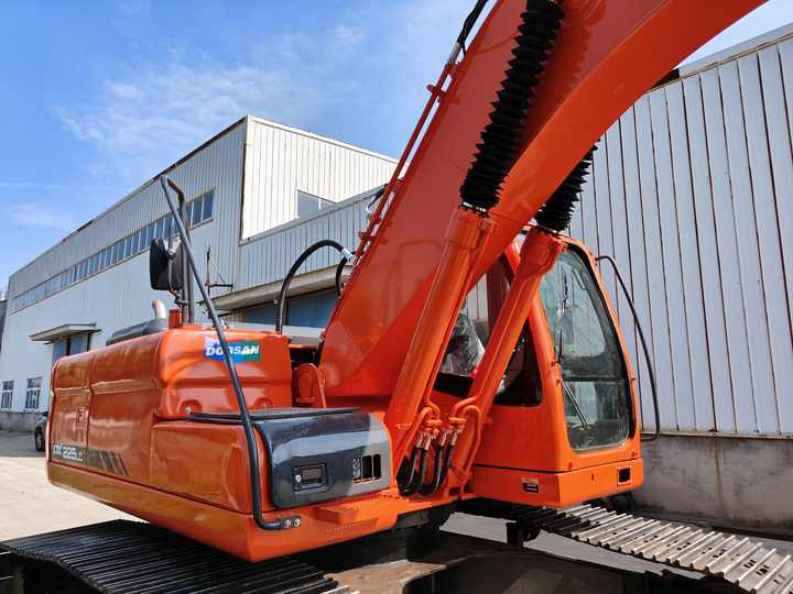 Used Doosan DX225LC Excavator | Low Hours | Heavy Duty | Global Shipping | Well-Maintained - Bager: slika 3 Used Doosan DX225LC Excavator | Low Hours | Heavy Duty | Global Shipping | Well-Maintained - Bager: slika 3