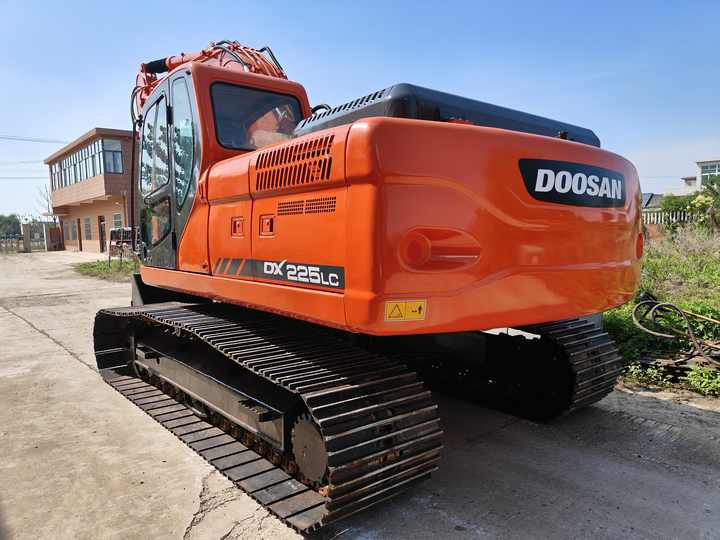 Used Doosan DX225LC Excavator | Low Hours | Heavy Duty | Global Shipping | Well-Maintained - Bager: slika 2 Used Doosan DX225LC Excavator | Low Hours | Heavy Duty | Global Shipping | Well-Maintained - Bager: slika 2