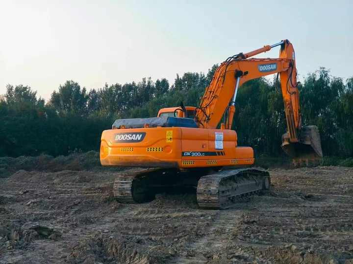 Used Doosan Dx300LC Model Excavator Second Hand Machine Popular Brand Korean Doosan Hydraulic Machinery - Bager: slika 4 Used Doosan Dx300LC Model Excavator Second Hand Machine Popular Brand Korean Doosan Hydraulic Machinery - Bager: slika 4