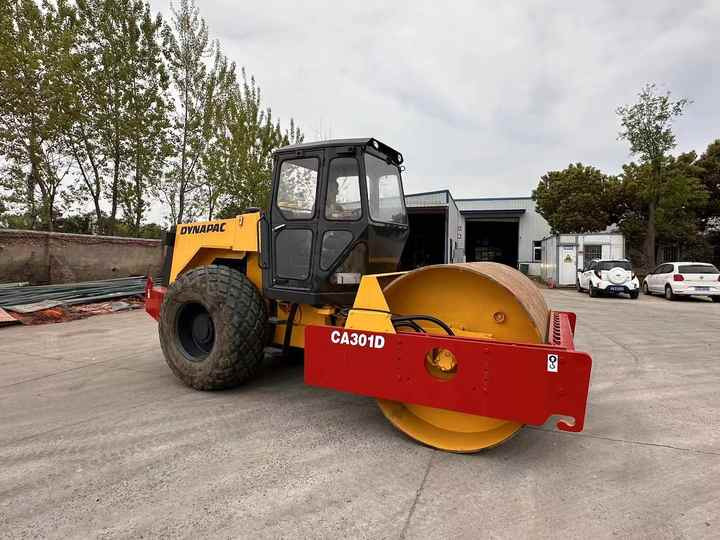 Used Dynapac CA301 Vibratory Roller with Less Working Time and Superior Performance Used Dynapac 251d/301D Roller for Sale - Valjak za puteve: slika 4 Used Dynapac CA301 Vibratory Roller with Less Working Time and Superior Performance Used Dynapac 251d/301D Roller for Sale - Valjak za puteve: slika 4
