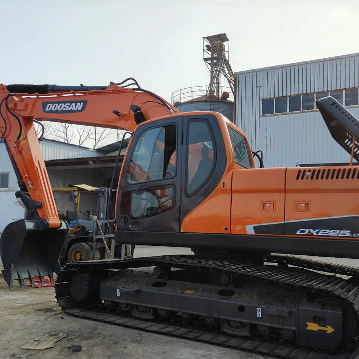 Used Excavator Doosan DX225LC-9 Excavators Mini Equipment Earth Moving Machinery Doosan Digger Excavator for Sale - Bager guseničar: slika 3 Used Excavator Doosan DX225LC-9 Excavators Mini Equipment Earth Moving Machinery Doosan Digger Excavator for Sale - Bager guseničar: slika 3