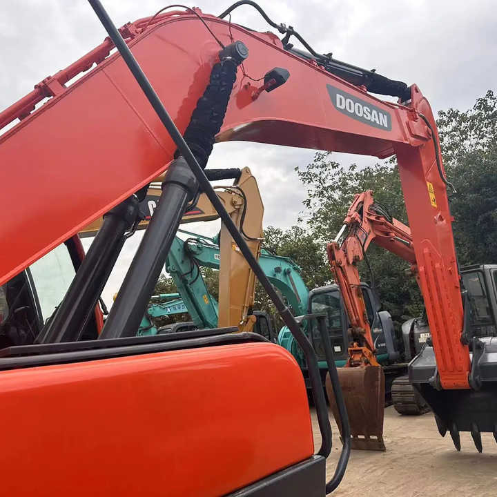 Used Excavator Doosan DX225LC-9 Excavators Mini Equipment Earth Moving Machinery Doosan Digger Excavator for Sale - Bager guseničar: slika 3 Used Excavator Doosan DX225LC-9 Excavators Mini Equipment Earth Moving Machinery Doosan Digger Excavator for Sale - Bager guseničar: slika 3