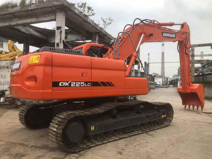 Used Excavator Doosan DX225LC Excavators Mini Equipment Earth Moving Machinery Doosan Digger Excavator for Sale - Bager guseničar: slika 2 Used Excavator Doosan DX225LC Excavators Mini Equipment Earth Moving Machinery Doosan Digger Excavator for Sale - Bager guseničar: slika 2
