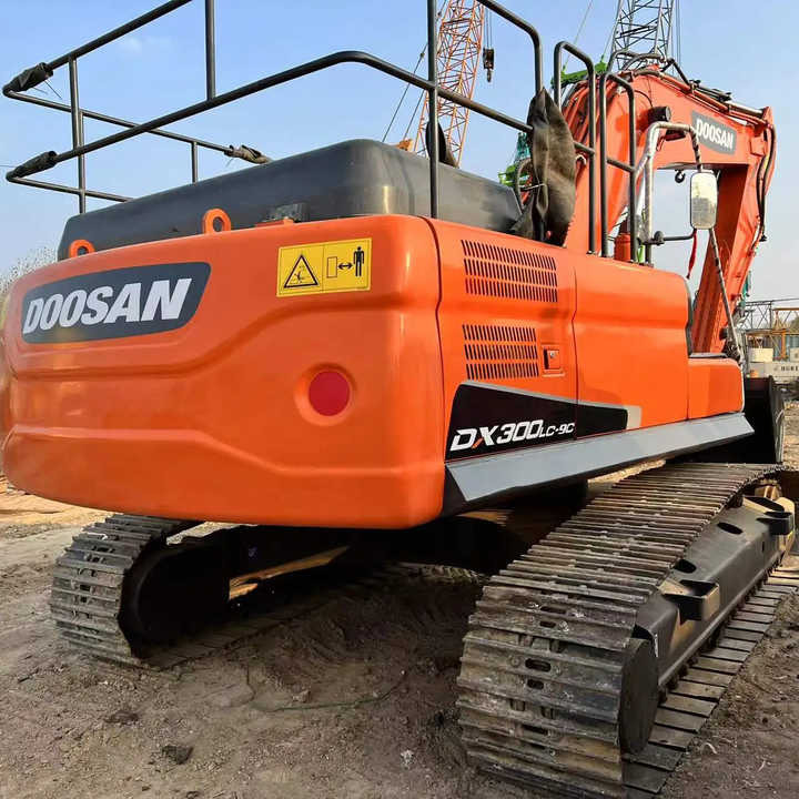 Used Excavator Doosan DX300 Excavators Mini Equipment Earth Moving Machinery Doosan Digger Excavator for Sale - Bager guseničar: slika 4 Used Excavator Doosan DX300 Excavators Mini Equipment Earth Moving Machinery Doosan Digger Excavator for Sale - Bager guseničar: slika 4