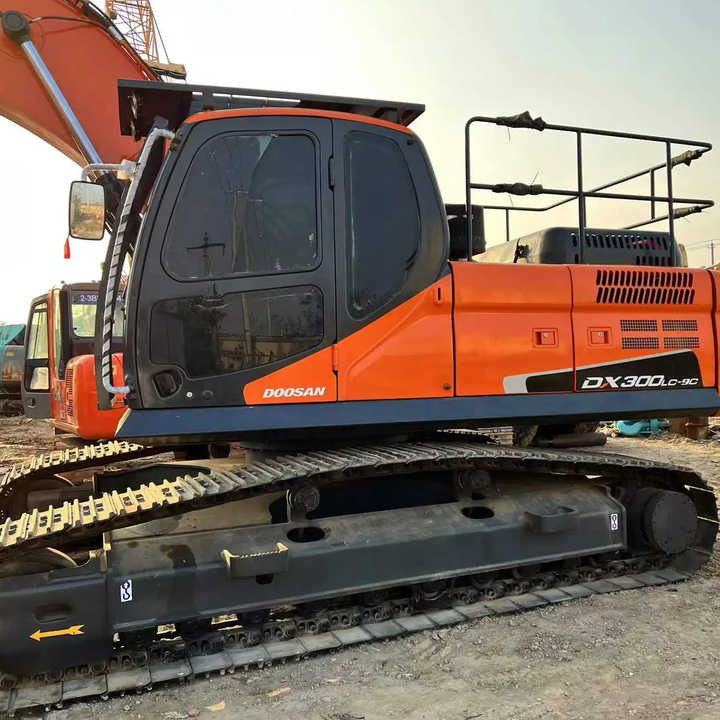 Used Excavator Doosan DX300 Excavators Mini Equipment Earth Moving Machinery Doosan Digger Excavator for Sale - Bager guseničar: slika 2 Used Excavator Doosan DX300 Excavators Mini Equipment Earth Moving Machinery Doosan Digger Excavator for Sale - Bager guseničar: slika 2