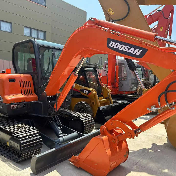 Used Excavator Doosan DX55 Excavators Mini Equipment Earth Moving Machinery Doosan Digger Excavator for Sale - Bager guseničar: slika 1 Used Excavator Doosan DX55 Excavators Mini Equipment Earth Moving Machinery Doosan Digger Excavator for Sale - Bager guseničar: slika 1