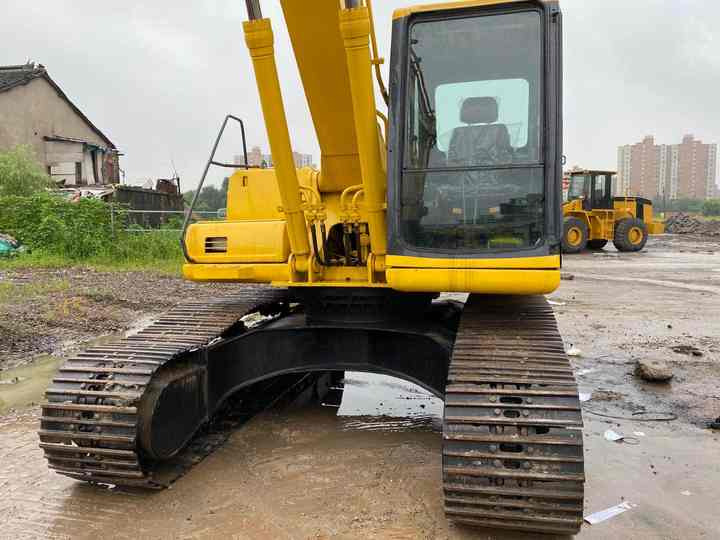 Used Good Quality Japan Original PC220-6 in Good Condition PC220-6 Komatsu - Bager guseničar: slika 3 Used Good Quality Japan Original PC220-6 in Good Condition PC220-6 Komatsu - Bager guseničar: slika 3
