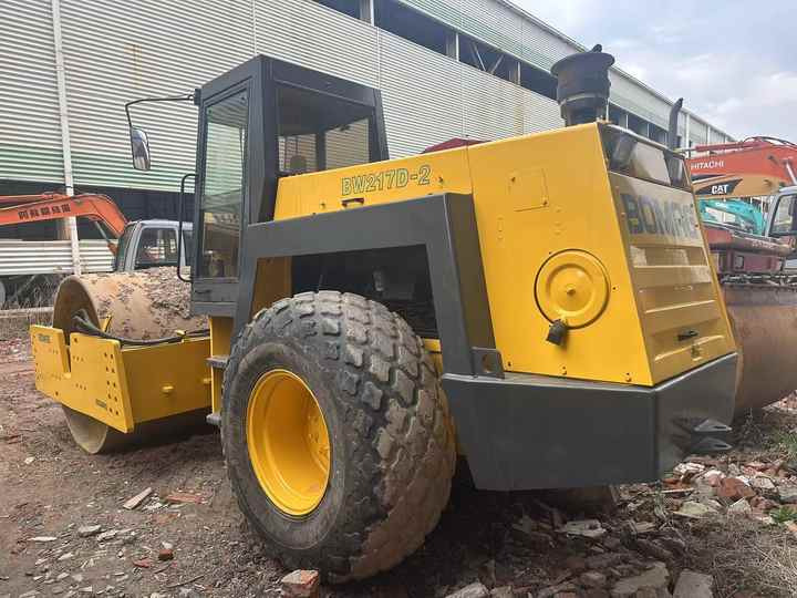 Used Heavy Construction Equipment BW217D Second Hand Road Rollers Used Machine Hot Sale - Valjak za puteve: slika 3 Used Heavy Construction Equipment BW217D Second Hand Road Rollers Used Machine Hot Sale - Valjak za puteve: slika 3