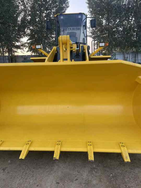 Used Komatsu WA380-3 Front Loader in Very Good Condition Strong Power komatsu 380 Wheel Loader Low Price Hot Sale - Utovarivač točkaš: slika 3 Used Komatsu WA380-3 Front Loader in Very Good Condition Strong Power komatsu 380 Wheel Loader Low Price Hot Sale - Utovarivač točkaš: slika 3