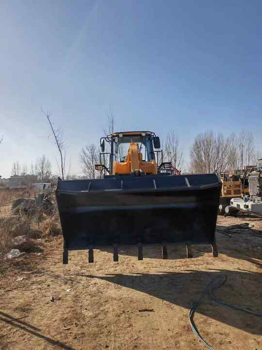 Used LIUGONG 856H wheel in Good Condition for sale 90%new uesd Loader liugong 856h Used Loader For Sale - Utovarivač točkaš: slika 3 Used LIUGONG 856H wheel in Good Condition for sale 90%new uesd Loader liugong 856h Used Loader For Sale - Utovarivač točkaš: slika 3