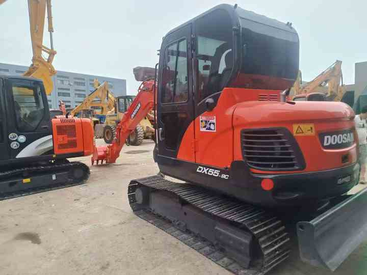 Used Mini Excavator DX55-9C Doosan Excavator 5 Tonnes High Performance Low Price for Sale Dh55 Dh60 Dx55 Dx60 in Stock - Mini bager: slika 5 Used Mini Excavator DX55-9C Doosan Excavator 5 Tonnes High Performance Low Price for Sale Dh55 Dh60 Dx55 Dx60 in Stock - Mini bager: slika 5