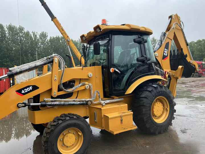Used Wheel Loader CAT420F Caterpillar 420F Construction Machinery Mini Wheel Skid Steer Loader in Stock - Utovarivač točkaš: slika 2 Used Wheel Loader CAT420F Caterpillar 420F Construction Machinery Mini Wheel Skid Steer Loader in Stock - Utovarivač točkaš: slika 2