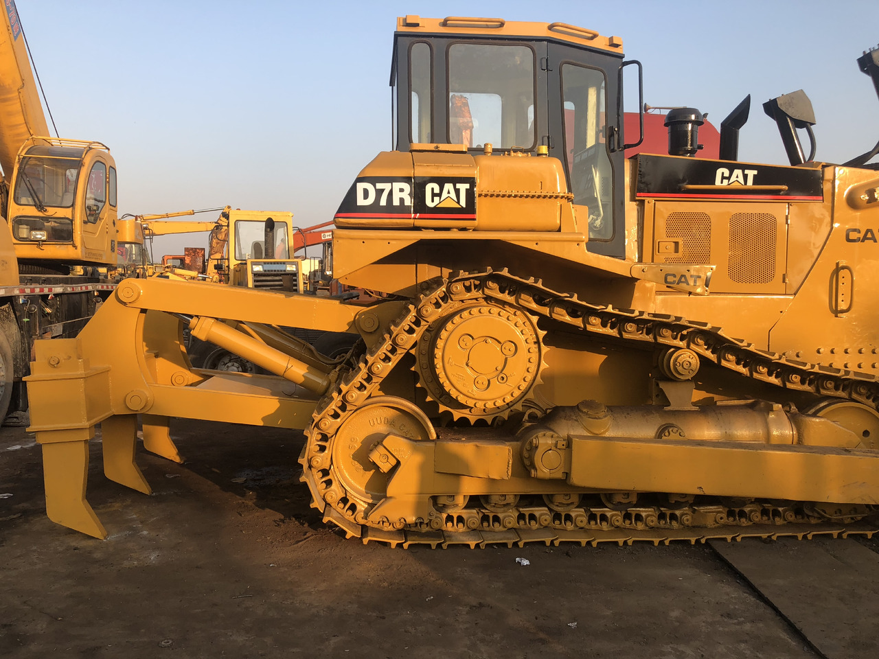 Used bulldozer CAT D7R high quality hotsale - Buldožer: slika 5 Used bulldozer CAT D7R high quality hotsale - Buldožer: slika 5
