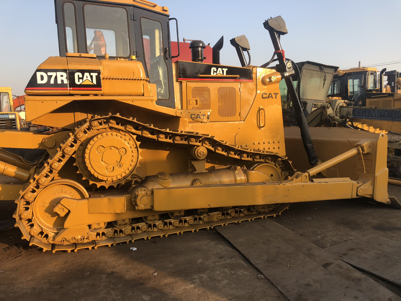 Used bulldozer CAT D7R high quality hotsale - Buldožer: slika 4 Used bulldozer CAT D7R high quality hotsale - Buldožer: slika 4