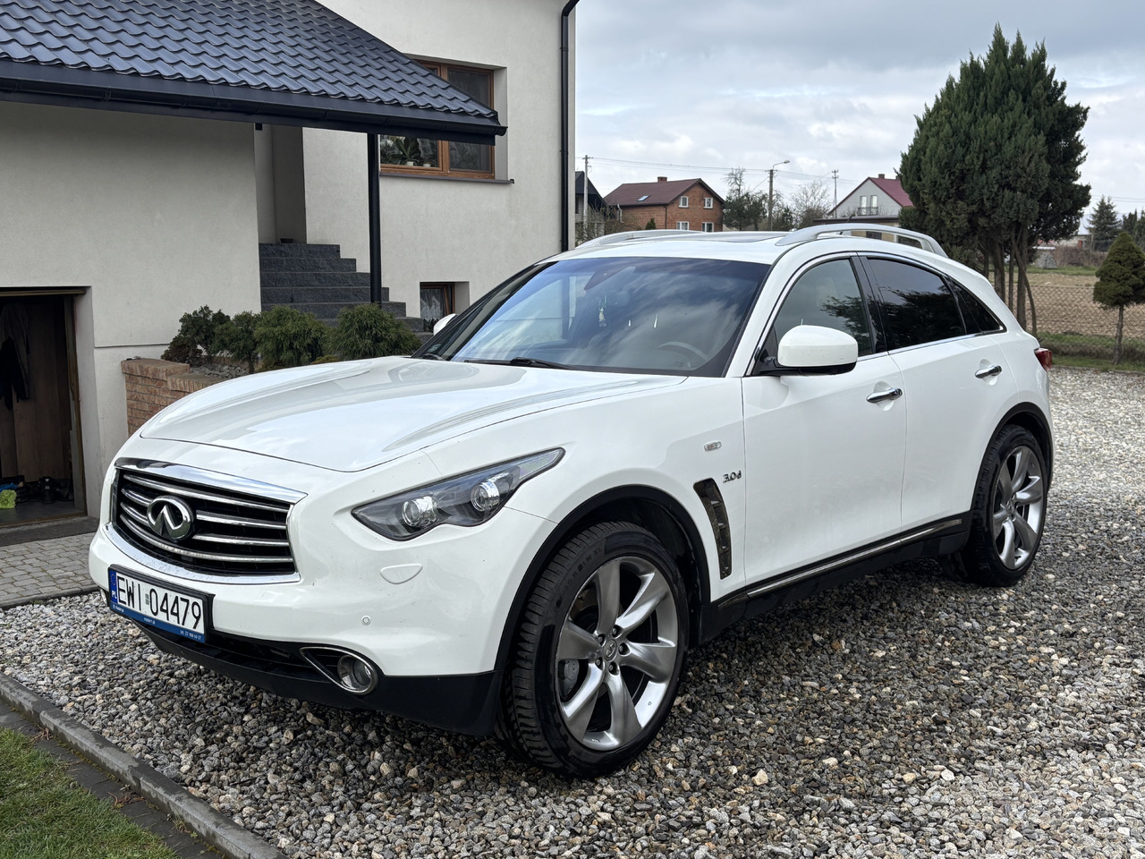 Infiniti QX70 FX30 Diesel V6 Euro6 - SUVSUV: slika 1 Infiniti QX70 FX30 Diesel V6 Euro6 - SUVSUV: slika 1