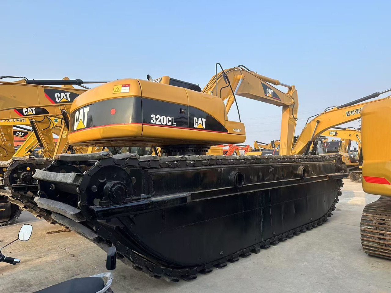CATERPILLAR 320C Amphibious excavator - Hidraulični bager: slika 2 CATERPILLAR 320C Amphibious excavator - Hidraulični bager: slika 2