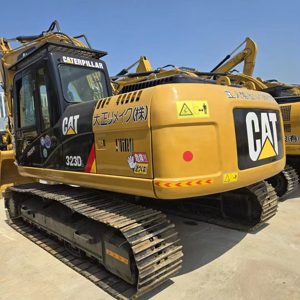 CATERPILLAR 323D2 - Bager guseničar: slika 1 CATERPILLAR 323D2 - Bager guseničar: slika 1