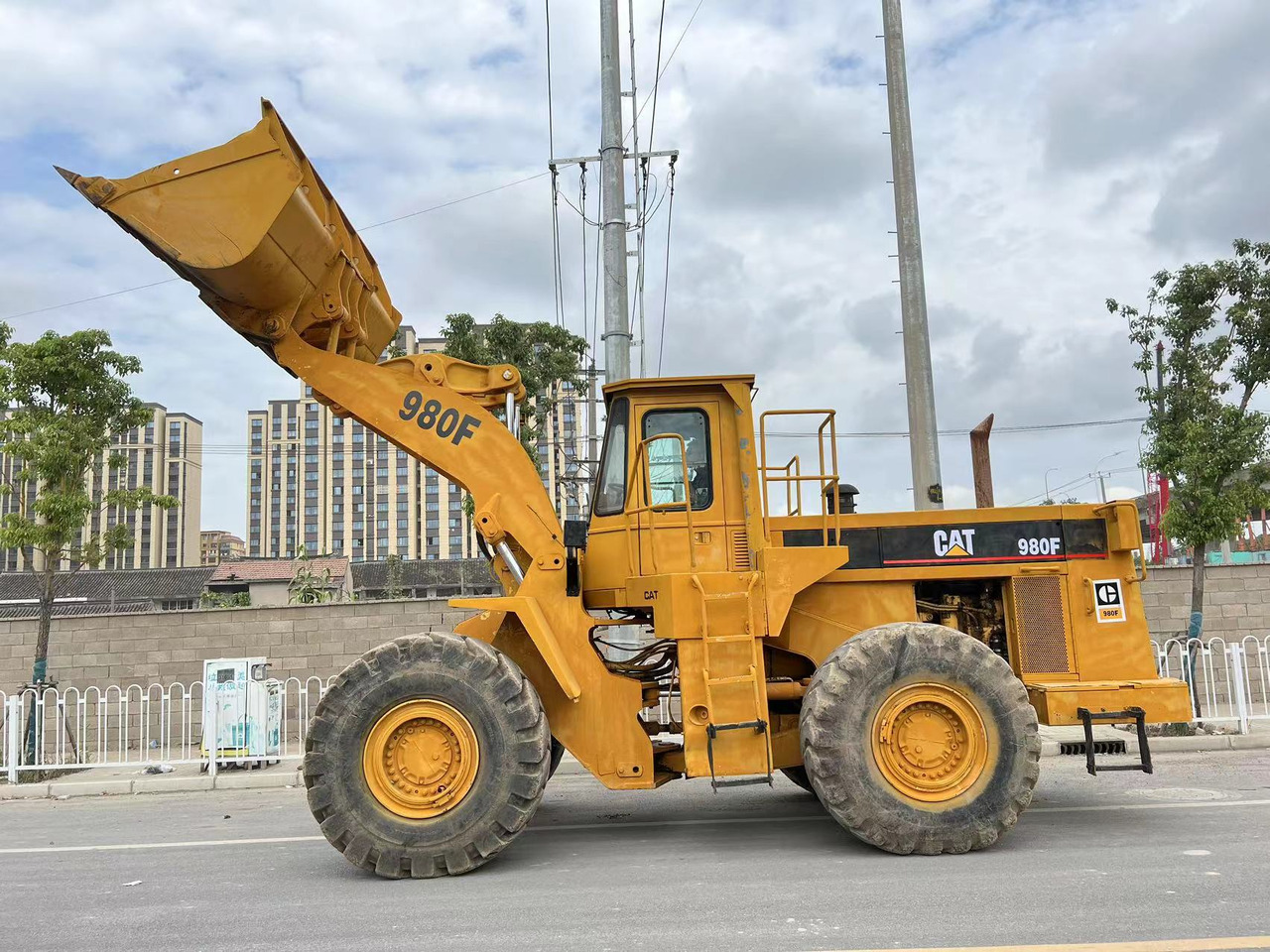 CATERPILLAR 980F - Utovarivač guseničar: slika 4 CATERPILLAR 980F - Utovarivač guseničar: slika 4