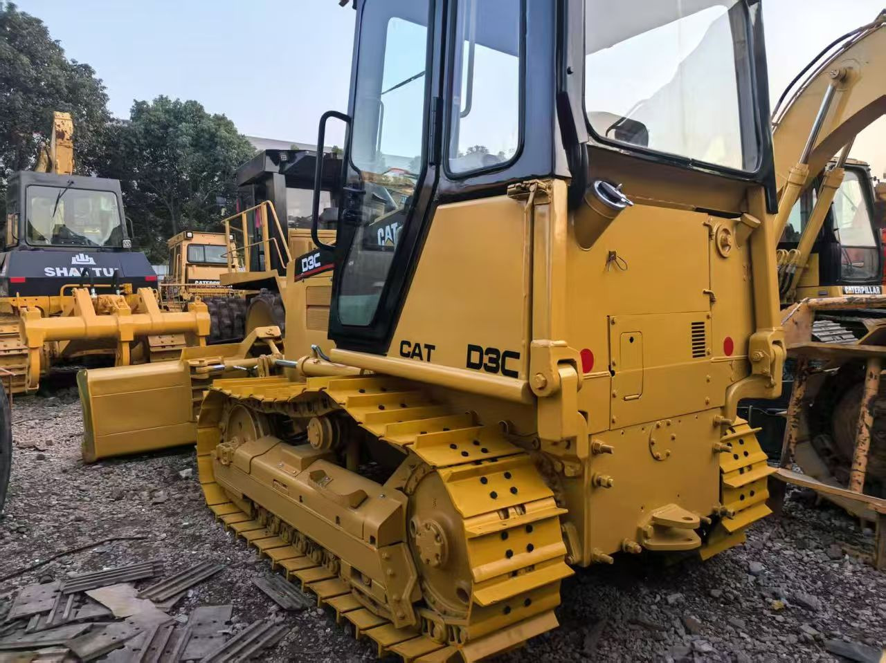 CATERPILLAR D3C - Buldožer: slika 3 CATERPILLAR D3C - Buldožer: slika 3