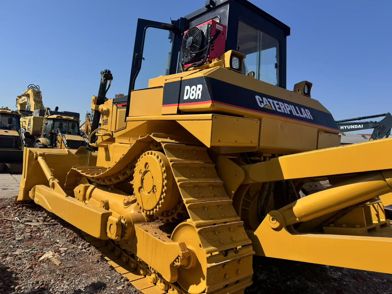 CATERPILLAR D8R - Buldožer: slika 2 CATERPILLAR D8R - Buldožer: slika 2